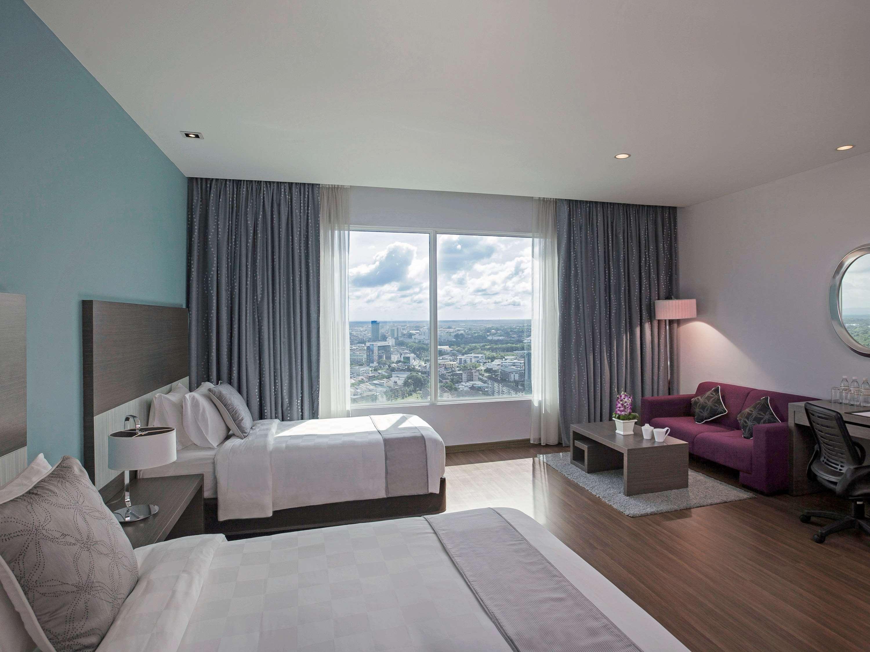 Pullman Kuching Hotel Exterior foto