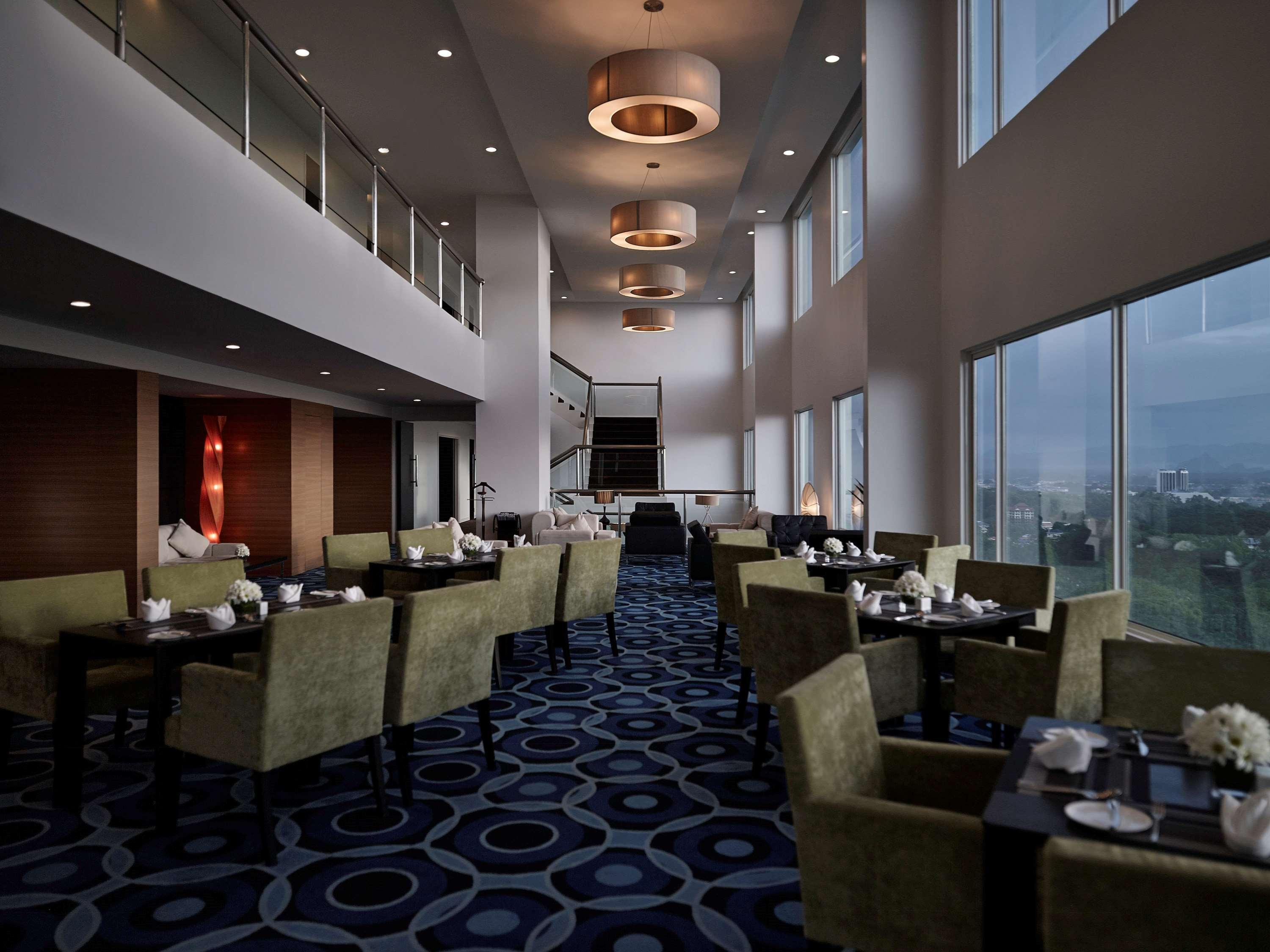 Pullman Kuching Hotel Exterior foto Club Lounge at the 36th floor