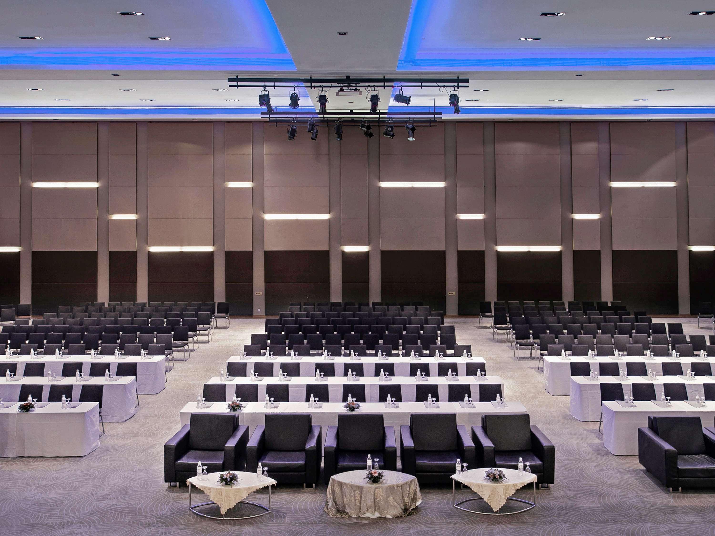 Pullman Kuching Hotel Exterior foto The conference hall