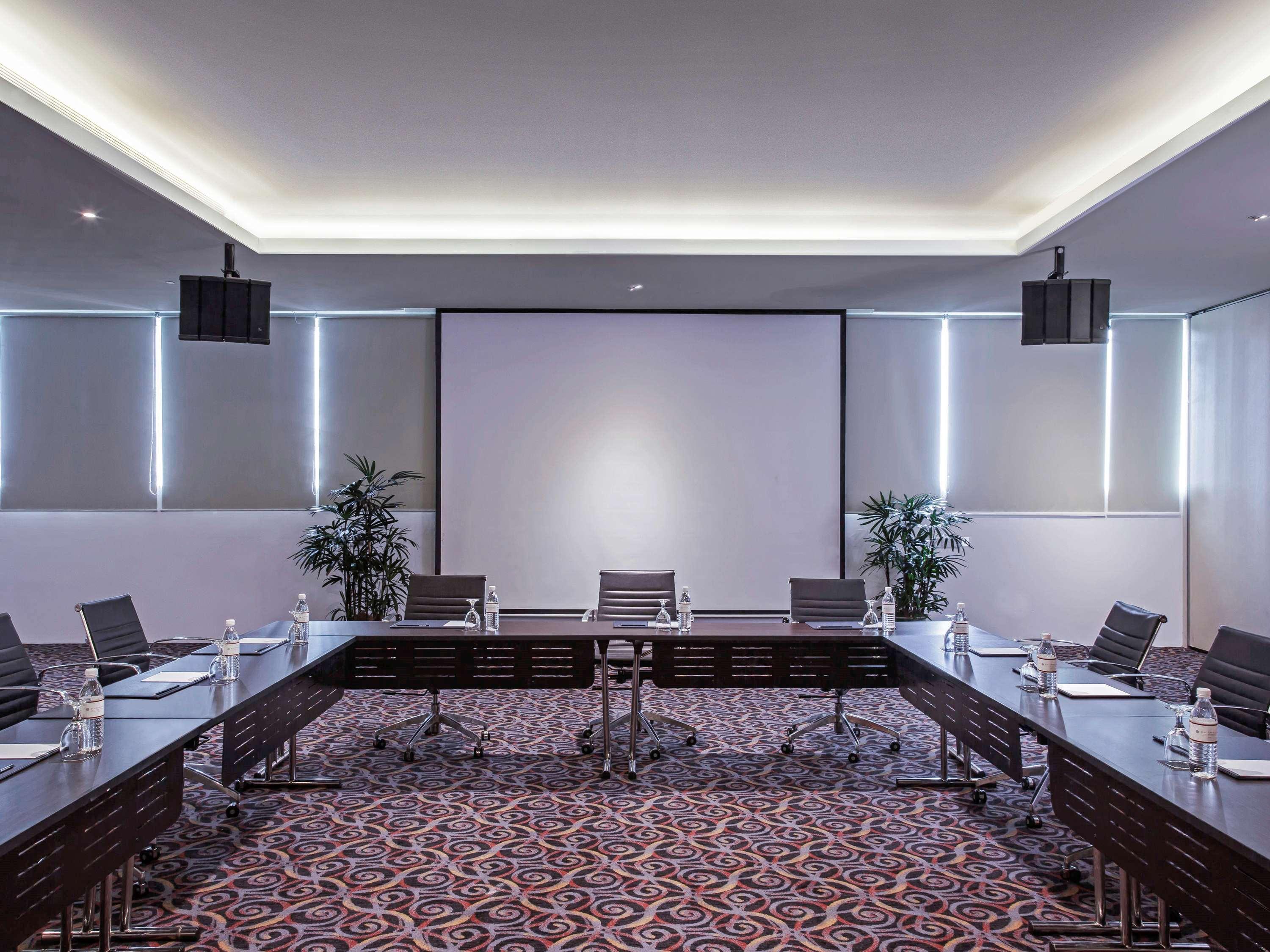 Pullman Kuching Hotel Exterior foto Meeting room