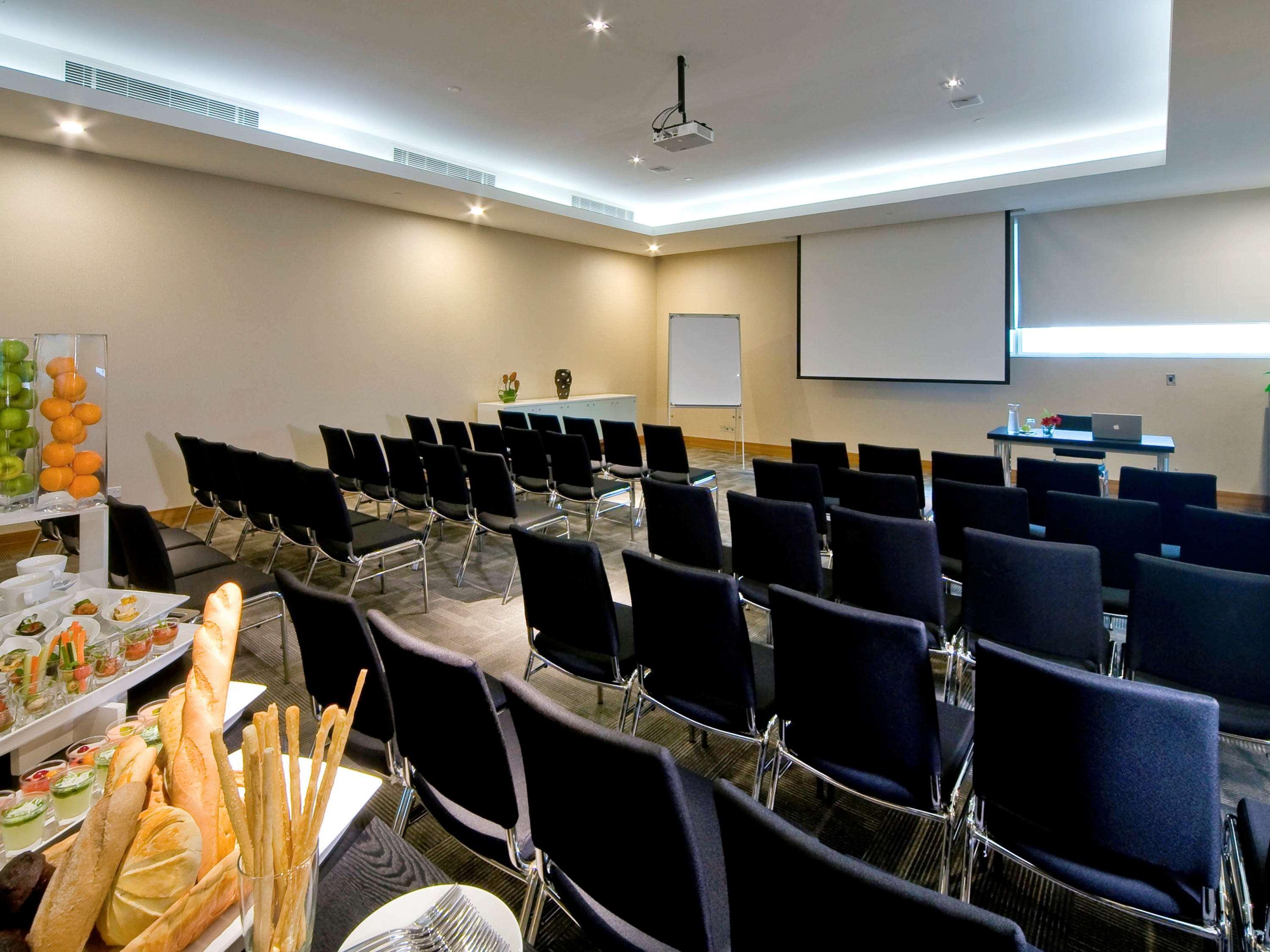 Pullman Kuching Hotel Facilități foto The hotel's meeting room