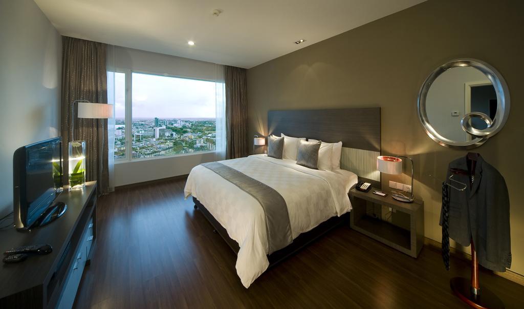Pullman Kuching Hotel Exterior foto