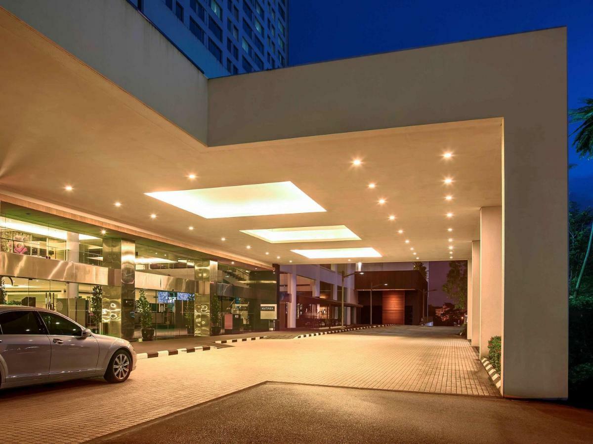 Pullman Kuching Hotel Exterior foto Entrance
